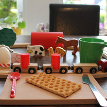 Neue Freunde Railroad Breakfast Set - Red