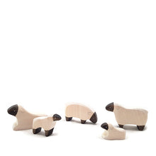 Brin d'Ours Eating Sheep - Black/White