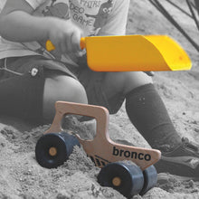 Neue Freunde Bronco Scoop Truck Shovel
