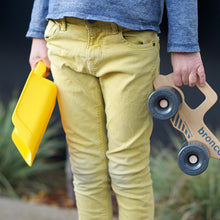 Neue Freunde Bronco Scoop Truck Shovel