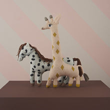 OYOY Baby Guggi Giraffe Cushion – Darling