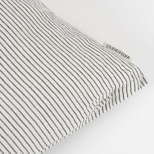 Studio Feder Pillow 50×50 – Black Pin Stripe