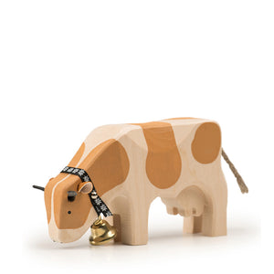 Trauffer Cow Eating - Simmentaler