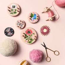 Pom Maker x Oana Befort – Extra Small Pink