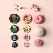 Pom Maker x Oana Befort – Extra Small Pink